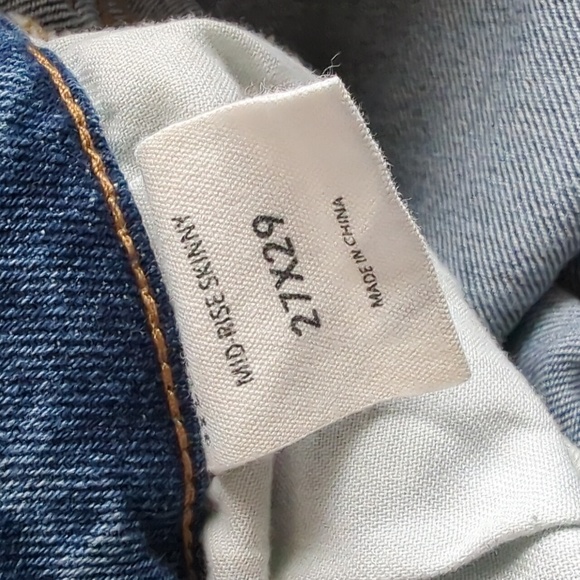 Guilded Intent Distressed Embroidered Mid Rise Skinny Blue Jean Size 27 Waist 31 - Picture 3 of 9